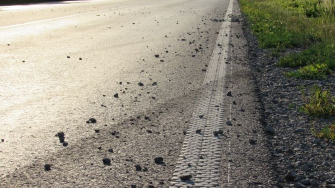 Шофьор оцеля, след като падна с колата с...