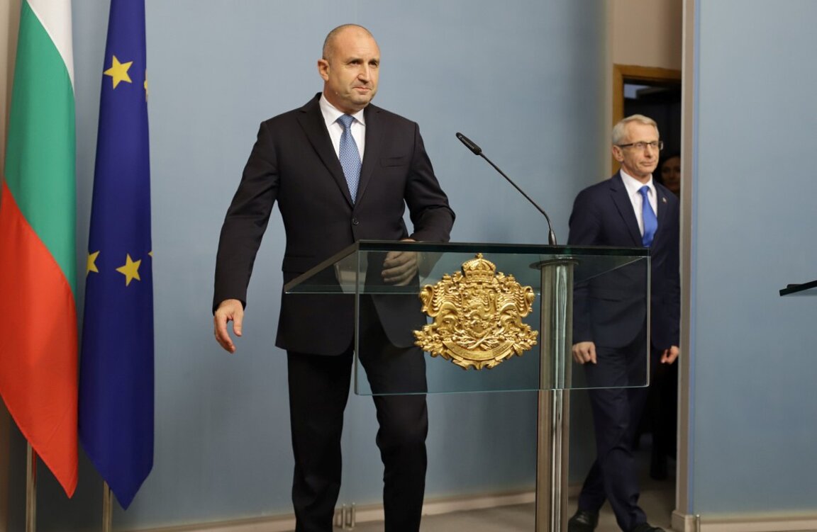 Президентът Румен Радев (вляво) и министъ-председателят Николай Денков - София, 11 октомври 2023