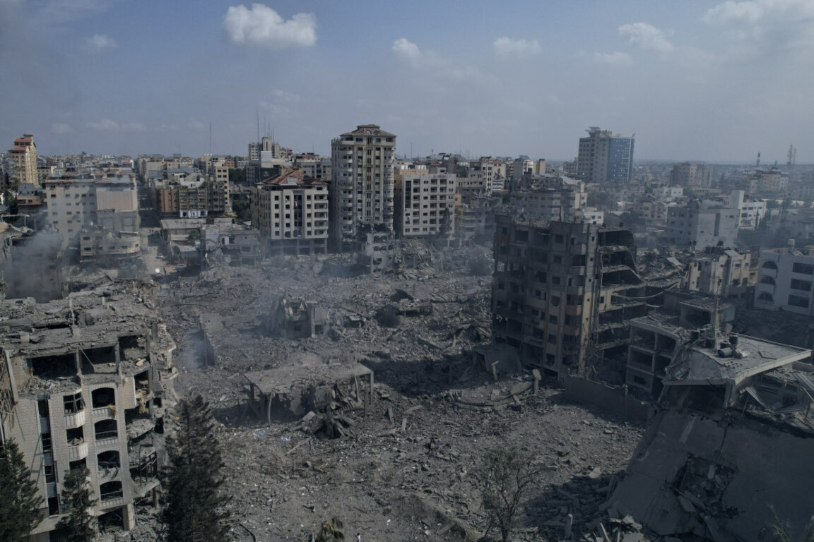 Опустошени сгради в град Газа, 10 октомври 2023 г.