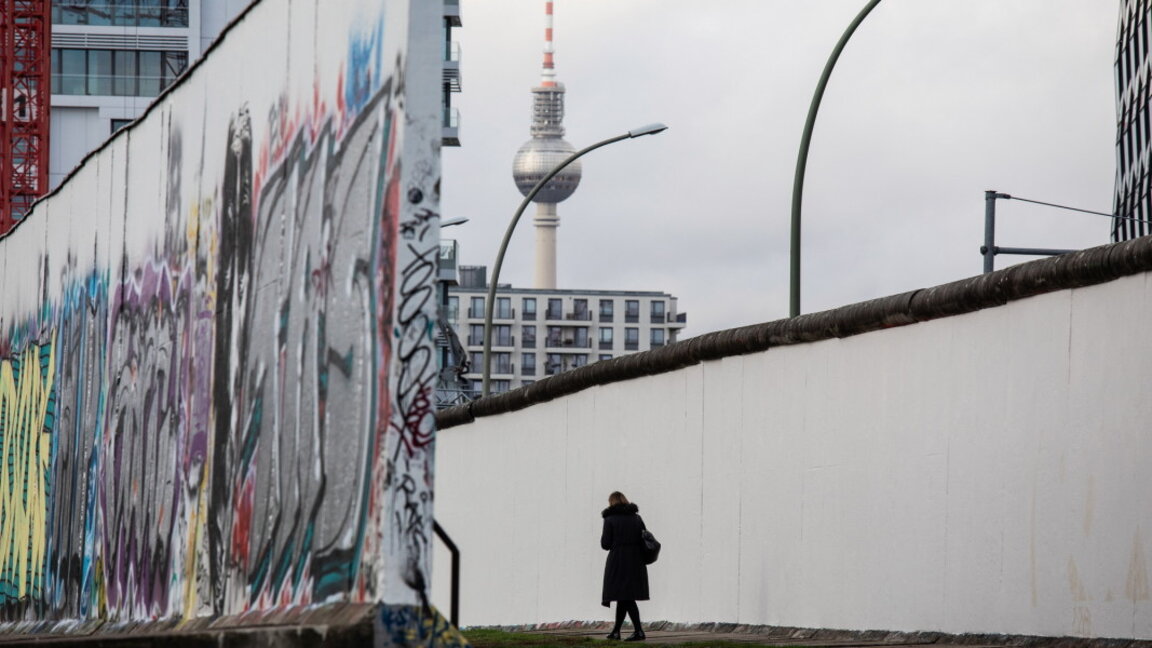 Берлинската стена