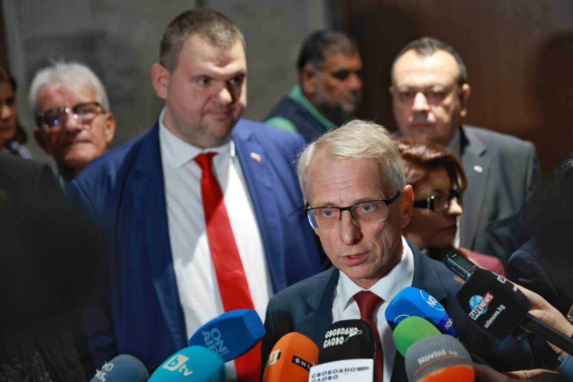 Премиерът Денков направи изявление в НС след срещата с протестиращите миньори и енергетици - 3 октомври 2023 г.