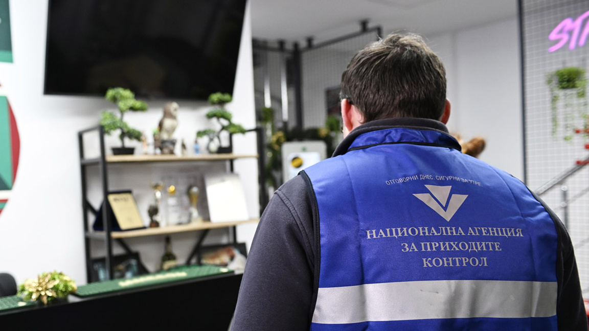 400 данъчни на терен. Проверяват за пока...