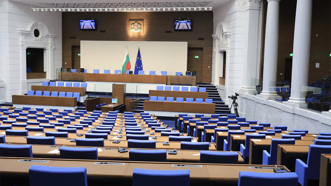 Есенната сесия на НС започва с очаквания за качествена законодателна дейност, но и за оставка на кабинета