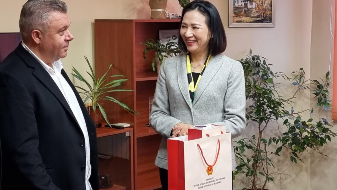 Кмет и дипломат обсъдиха в Свети Влас вн...