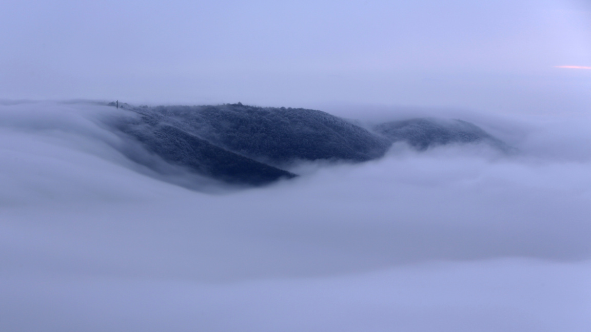 Силен до ураганен вятър в планините, на места над 100 км/час