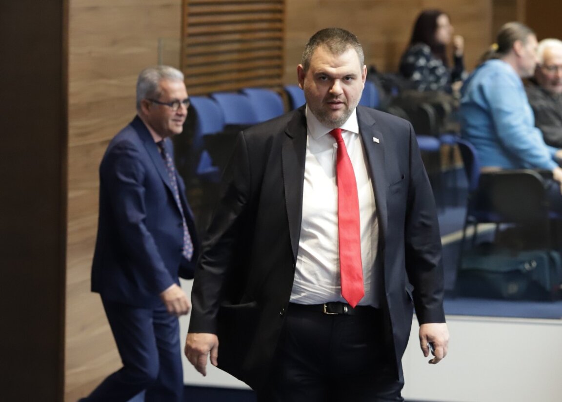 Делян Пеевски поиска спешни промени в правилника на НС