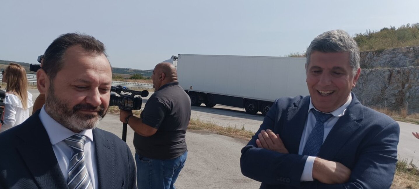 Министър Андрей Цеков (вдясно) и заместник-министър Николай Найденов