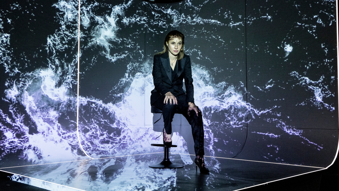 Анастасия Лютова в "Годината на магическото мислене"