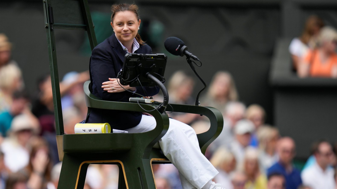 Семейство съдии ще ръководят мача ни за ...