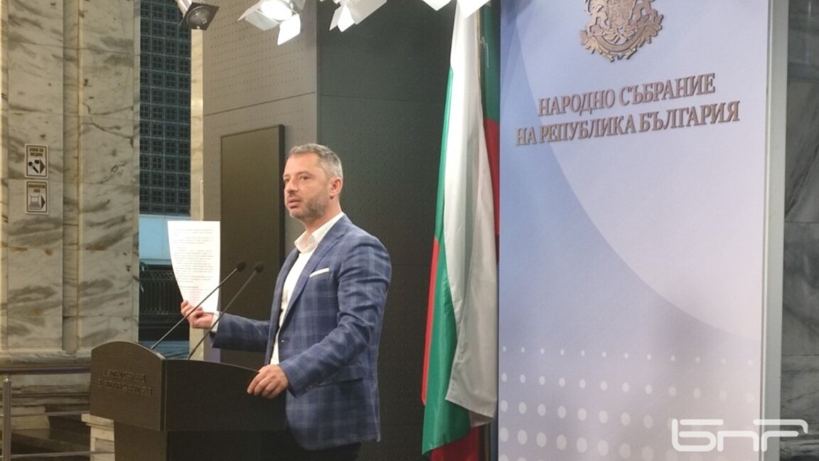 Добрев: На хранилката на "Лукойл" има председатели на парламентарни групи и министри