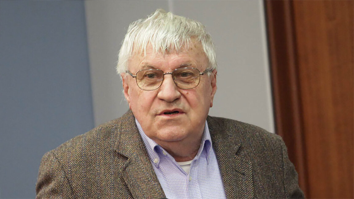 Проф. Андрей Пантев