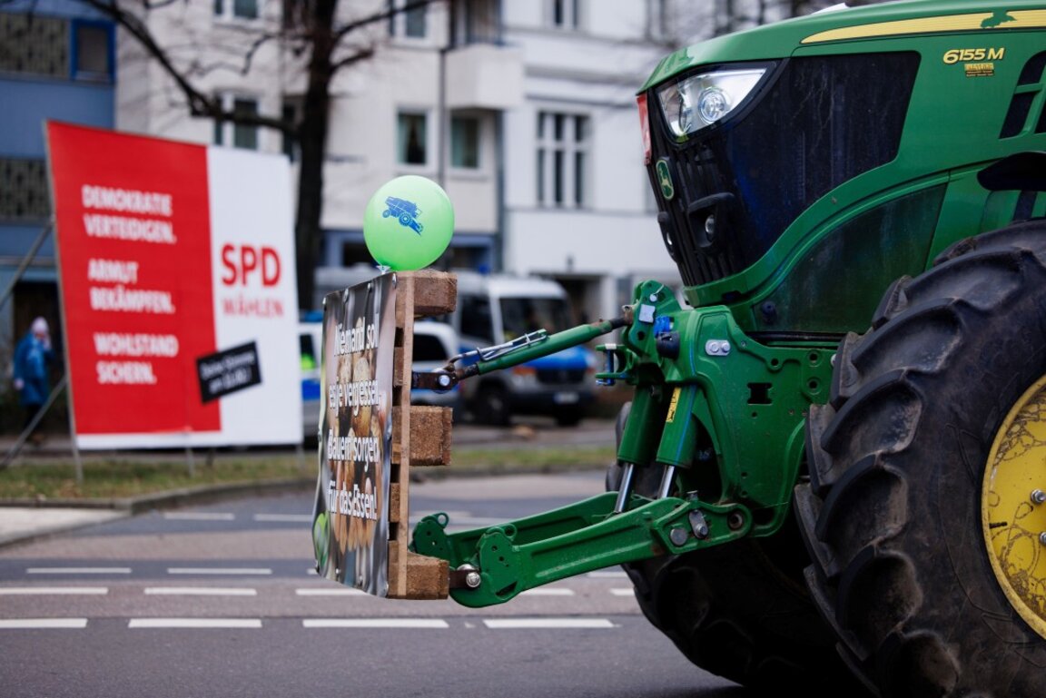 Германски фермери се опитват да блокират пристанището в Хамбург